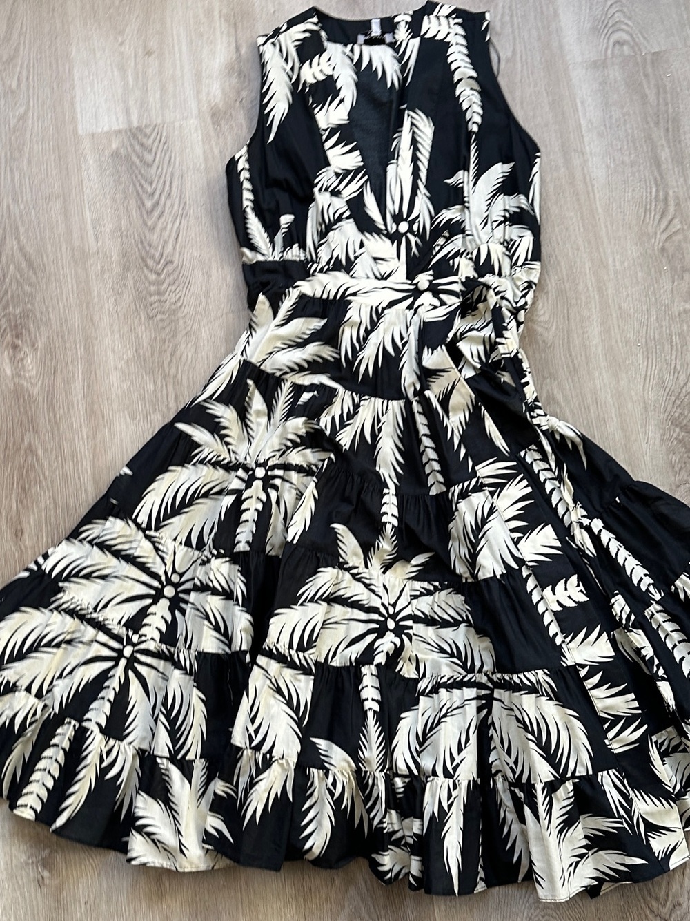 Gibson Latimer Black and Cream Palm-Print Midi Dress